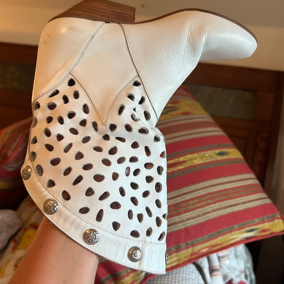 Vintage The Wild Pair leather booties! Size 5.5 - Picture 8 of 15